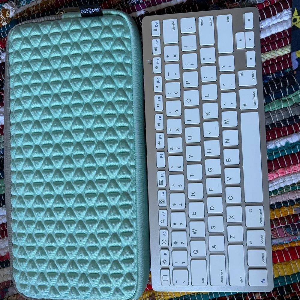 Bluetooth keyboard with case